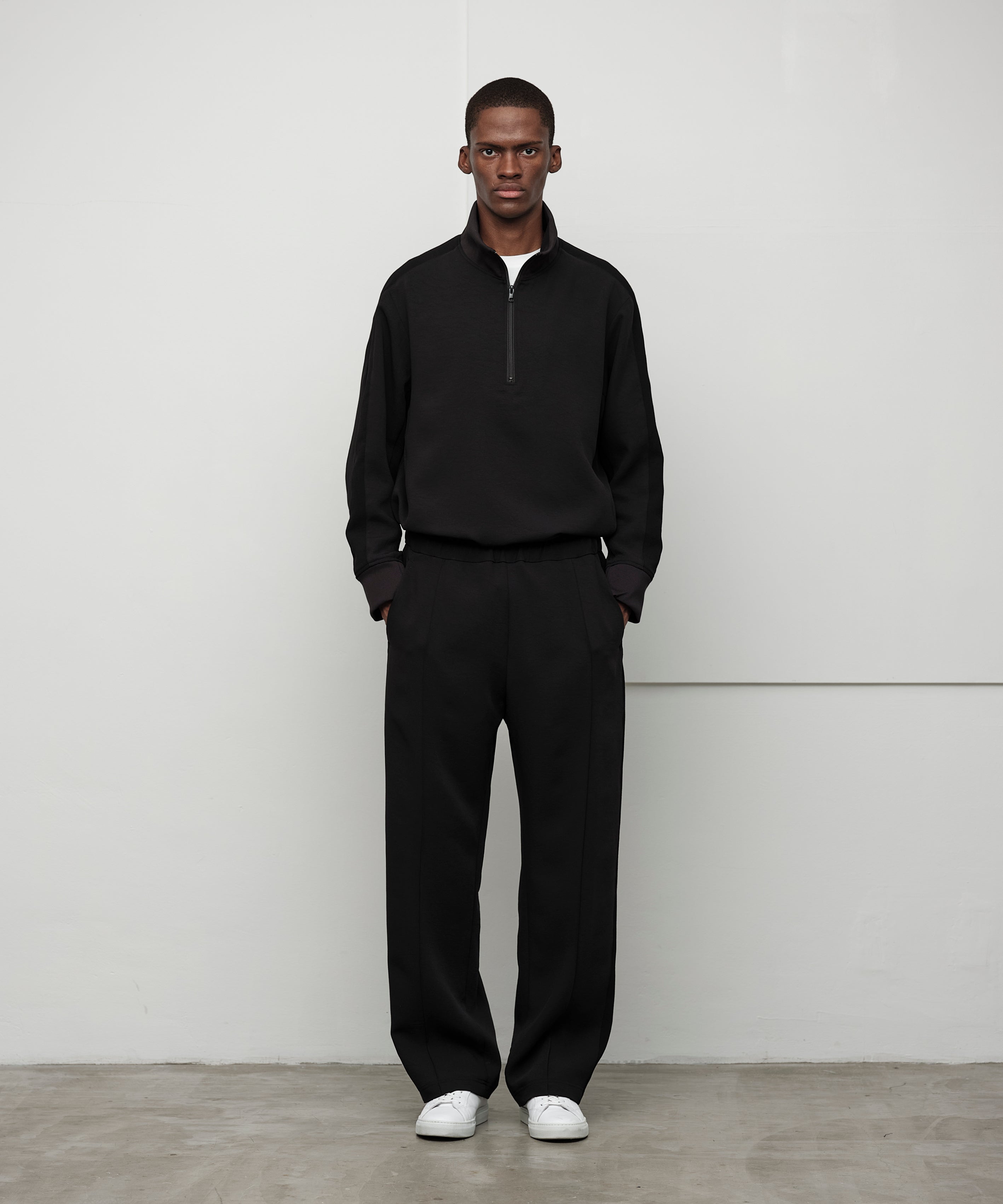 17 hours tapered pants(men) / 寝ている時間以外ずっと着てい