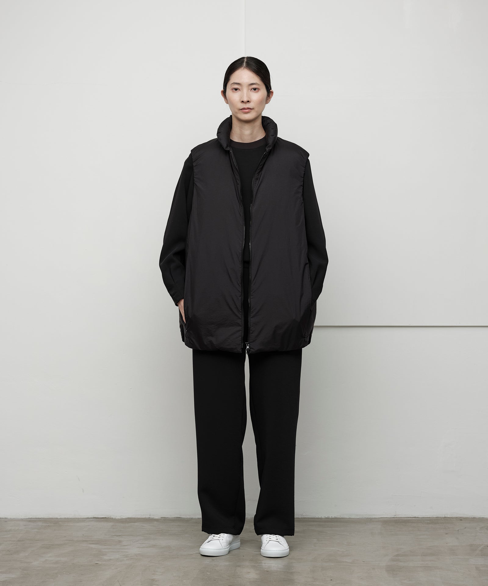 これ以上の値下げ終了美品　FORME 黒 ダウンベスト これ以上の値下げ終了美品 FORME 黒 ダウンベスト