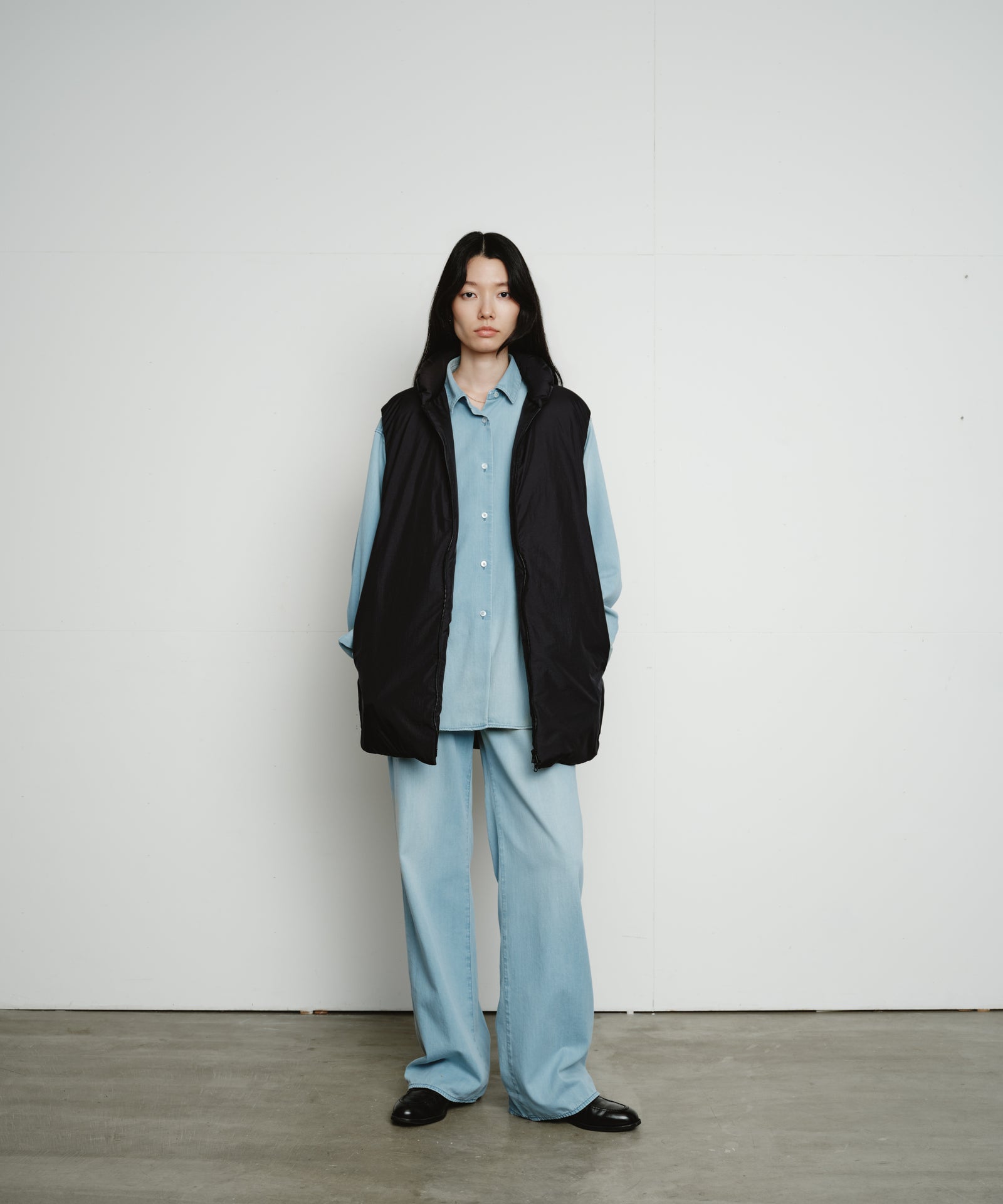 LUGGAGE DOWN VEST 350 / アイテム重量350g。圧倒的な保温性を持ち