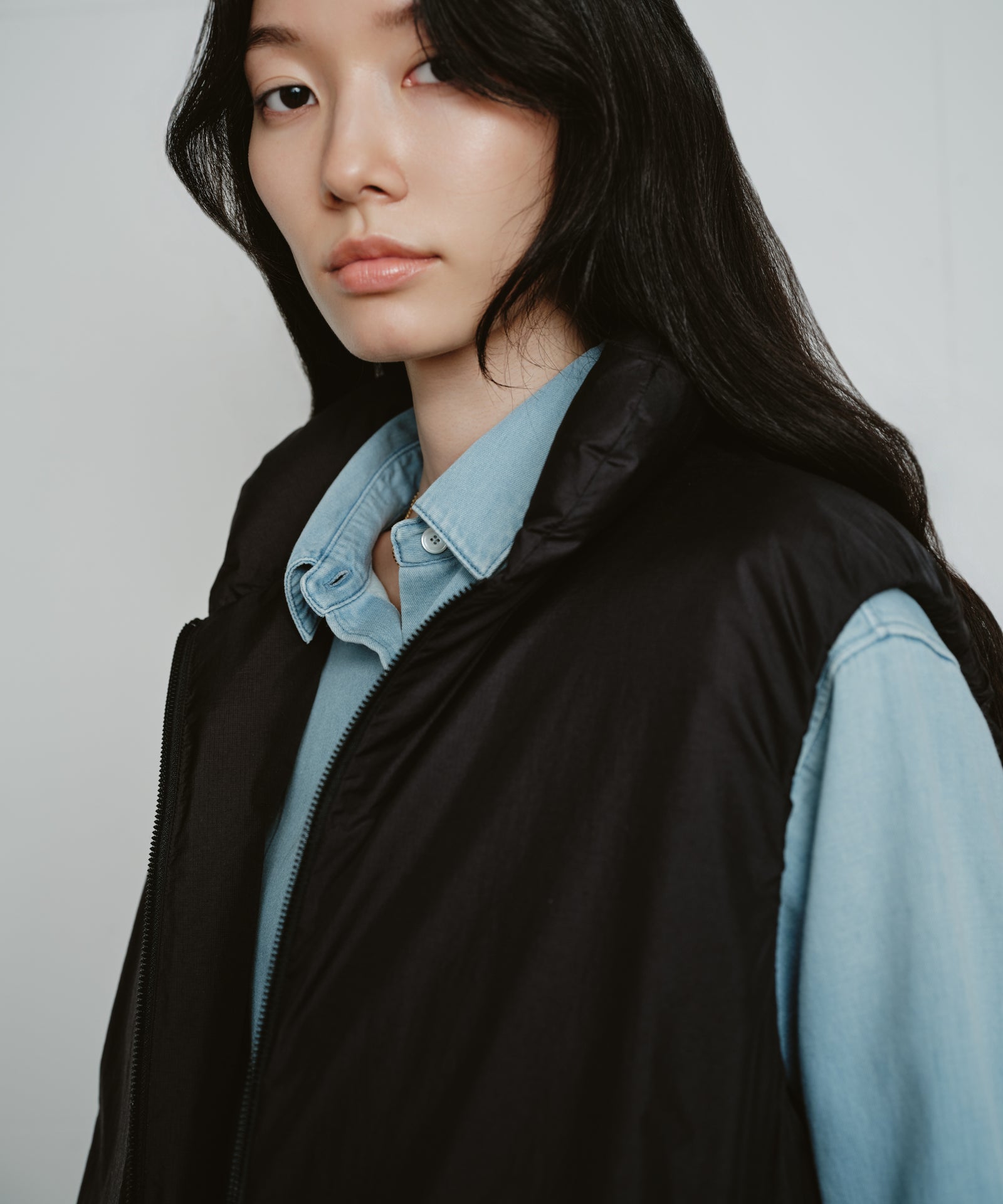 LUGGAGE DOWN VEST 350 / アイテム重量350g。圧倒的な保温性を持ち