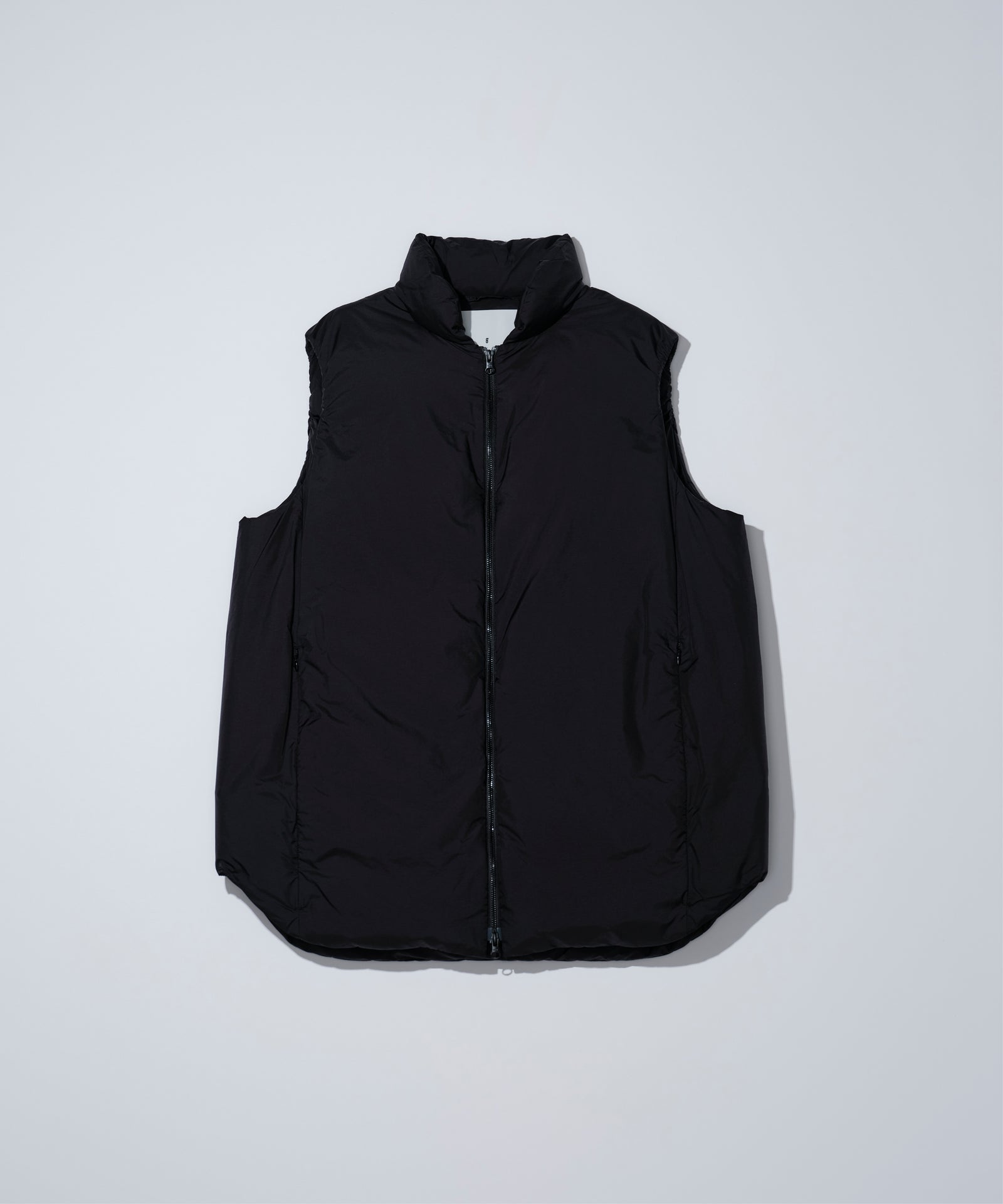  ダウンベスト　ブラック LUGGAGE DOWN VEST 350 / アイテム重量350g。圧倒的な保温性を持ち